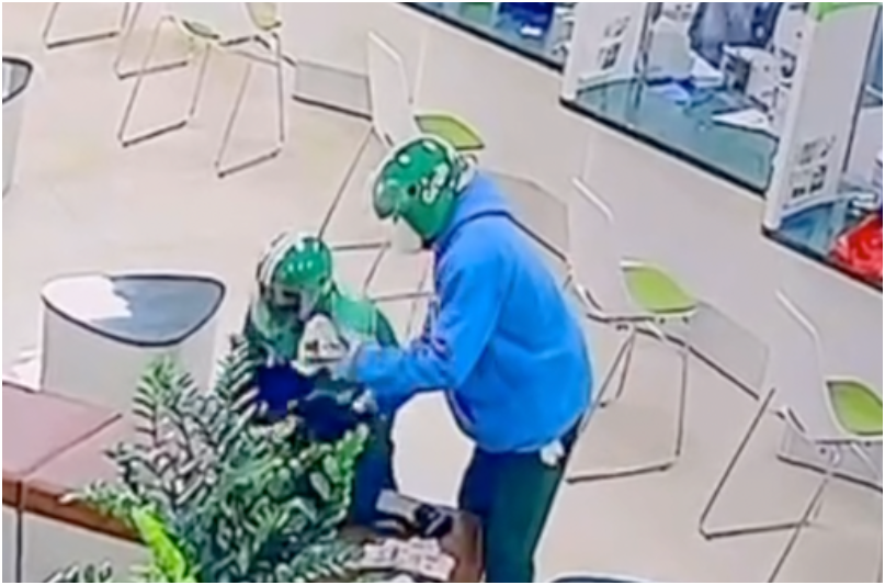 Rõ số tiền mà 2 nghi phạm đã lấy trong vụ cư:ớ:p Ngân hàng ở Gia Lai: “Con số không ngờ thật, nhiều quá”