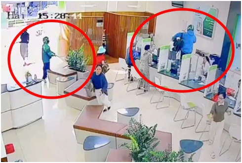 Rõ chân dung, màu xe, áo khoác và mũ của 2 nghi phạm cướp Ngân hàng ở Gia Lai: “Mọi người ai thấy nghi vấn báo liền cho CA”