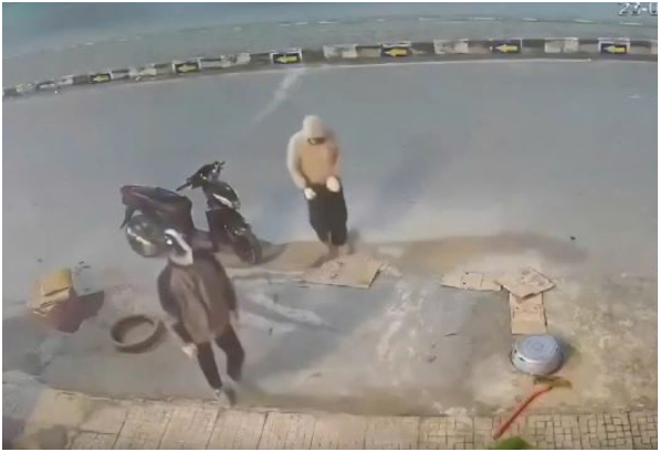 Hai đối tượng c:ầm d:a:o đậ:p kính, v:ơ v:ét vàng trong đêm ở Ninh Bình: Càng ngày càng m:anh độ:ng quá