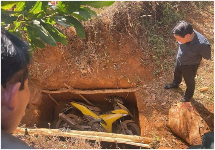 Rõ thêm manh mối từ việc xe máy bị chôn dưới hố vụ cướp Ngân hàng ở Gia Lai: “Chạy đâu mà thoát được”