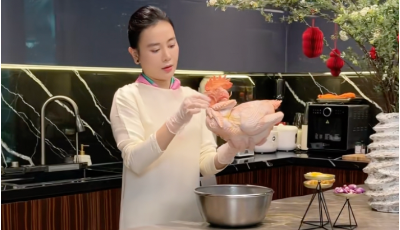 Rõ tình trạng của Phương Oanh hiện tại: “Tiết kiệm tiền hơn, không dám ăn xài hoang phí như khi xưa nữa, đồ ăn đạm bạc hơn rất nhiều”