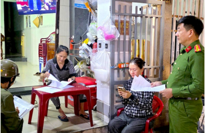 CA đến từng nhà để kêu gọi người dân t:ố gi:ác hai tên cư:ớ:p ngân hàng ở Gia Lai: Kh:ôn h:ồn thì ra đầ:u th:ú để nhận sự khoan hồng của ph:áp lu:ật