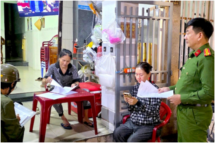 CA đến từng nhà để kêu gọi người dân t:ố gi:ác hai tên cư:ớ:p ngân hàng ở Gia Lai: Kh:ôn h:ồn thì ra đầ:u th:ú để nhận sự khoan hồng của ph:áp lu:ật