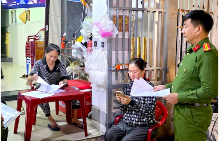 CA tới từng nhà, từng người dân để kêu gọi t:ố gi:ác t:ội ph:ạm vụ cư:ớ:p Ngân hàng Gia Lai: “Ai thấy ngh:i vấ:n phải báo liền”