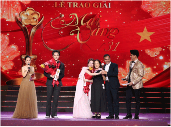 Hòa Minzy làm điều gì mà bị chư:ở:i quá tr:ời ở buổi lễ trao giải vậy: Hành động này không thể chấp nhận được luôn