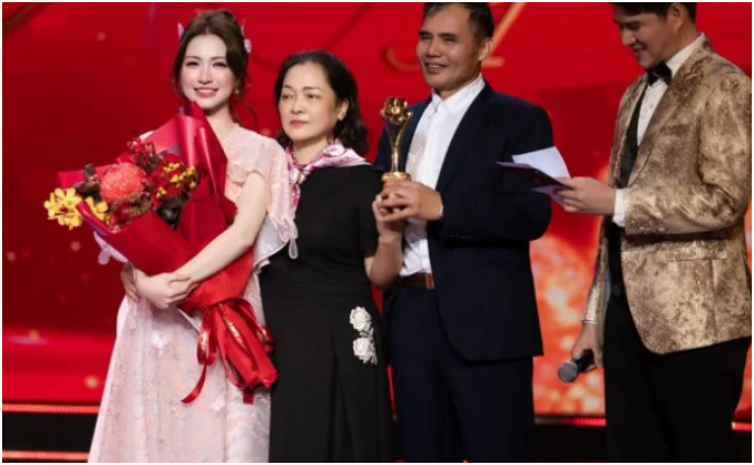 Hòa Minzy lên tiếng giải thích về việc lùm xùm vừa qua khi bị khán giả chưởi rất nhiều: “Phân trần hết mức có thể, nói cạn kẽ, chi tiết ra luôn”