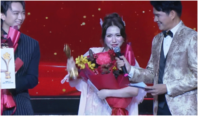Lý do Hòa Minzy bị ch:ê tr:ách, chư:ởi b:ới sau màn trao giải hôm qua: “Hóa ra là vì điều này, chị mong mọi người thông cảm cho chị”