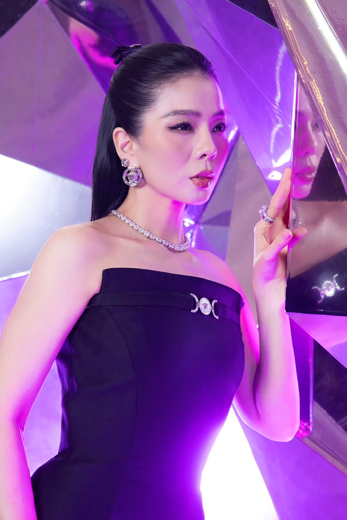 Lệ Quyên phủ nhận văng tục giữa bão chỉ trích: Khẳng định “mọi thứ trong tầm kiểm soát”, cho rằng bản thân không làm sai