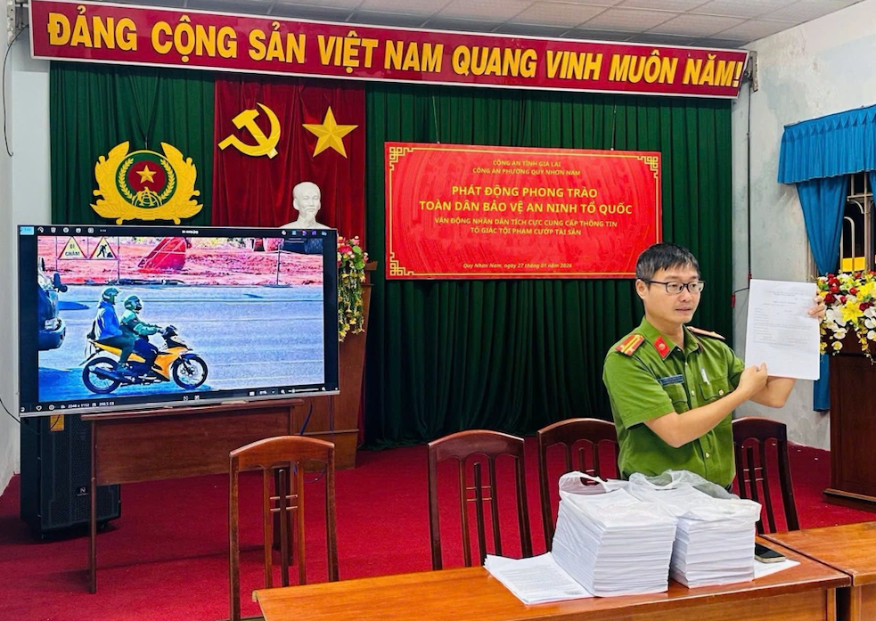 Vụ cướp ngân hàng ở Gia Lai: Công an đi từng ngõ, gõ từng nhà, từ đồng bằng đến miền núi, ngày đêm kêu gọi người dân phối hợp tố giác hai tên cướp