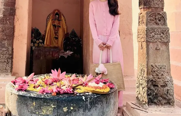 Thủy Tiên hiếm hoi chia sẻ hình ảnh trong chuyến du lịch tại Ấn Độ: Nhìn chị ngày càng thiện lành, càng lúc càng đẹp; đúng là tâm an thì sắc diện mới nhuận rạng như vậy