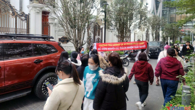 Quá đáng thật sự: Phía Hoàng Hường không một ai ra mặt tiếp công nhân đòi lương, còn cử nhân viên đứng ra lớn tiếng, dùng lời lẽ gay gắt chửi bới người lao động