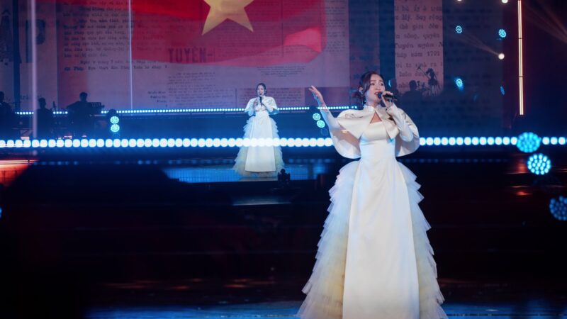 Vụ ca sĩ Duyên Quỳnh để lộ chuyện hát nhép, một chuyên gia truyền thông lên tiếng bênh vực: “Do bản phối nhạc mới quá, chị ấy chưa kịp thích ứng chứ không phải cố tình hát nhép”