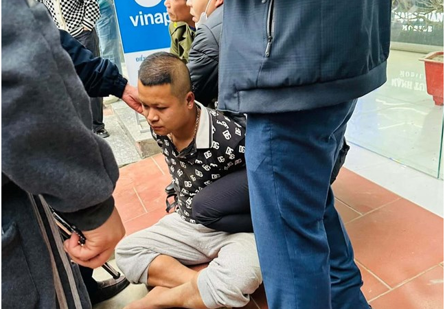 Tới công chuyện: B:ắt giữ thành công một nghi phạm cư:ớ:p Ngân hàng ở Lào Cai, chuyến này đi xa luôn rồi