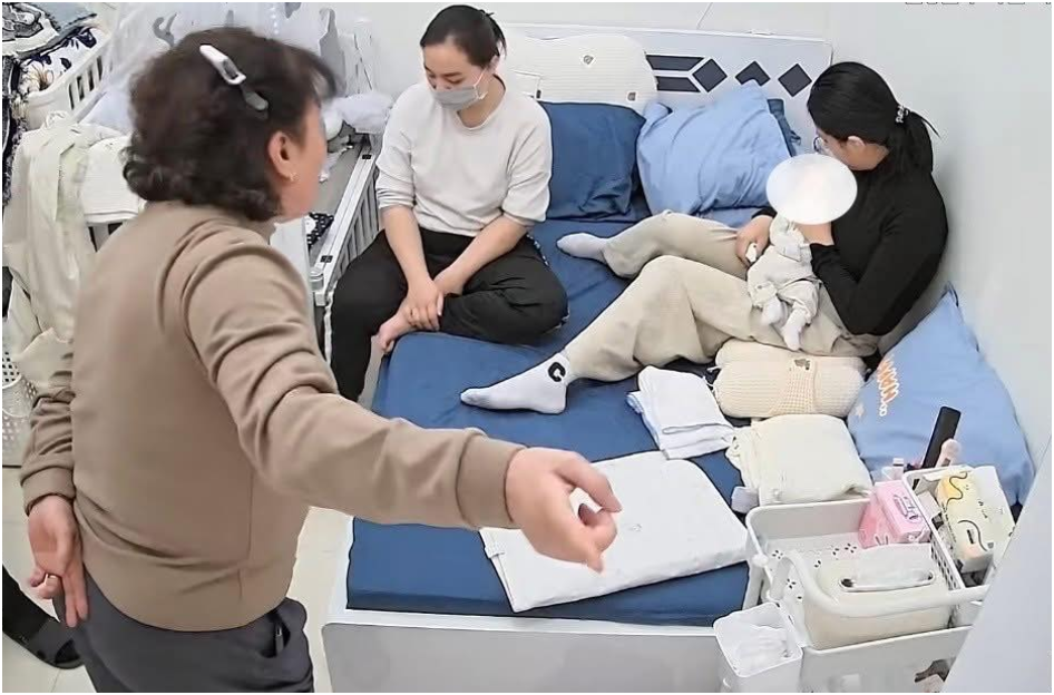 Mẹ Phương Oanh ch:ư:ởi con dâu vẫn chưa đã, quay sang chưởi luôn cả thông gia: “Nấu ăn dở tệ, gừng không ra gừng, mắm muối thì nhạt, dở dở ương ương”