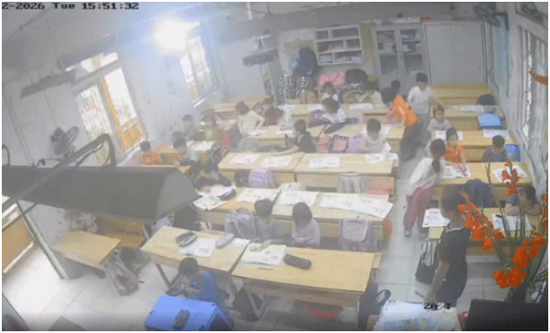 Chuyện gì thế này, giáo viên chủ nhiệm b:ắt gần 40 học sinh liế:m đất do lớp chưa được vệ sinh sạch sẽ: “X:úc mi:ệng mãi không sạch vì toàn dính đất với cát”