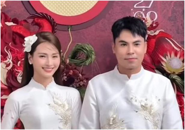 Danh tính của nữ MC VTV xinh đẹp làm lễ ăn hỏi với cầu thủ Đức Huy: “Không ngờ lại là chị, đã có sắc lại còn có tài, trầm trồ với học vấn”