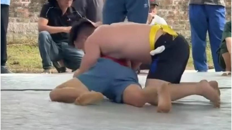 Công an vào cuộc vụ đô vật t:uv:ong tại hội làng ở Hà Nội: Thôi xong thật rồi