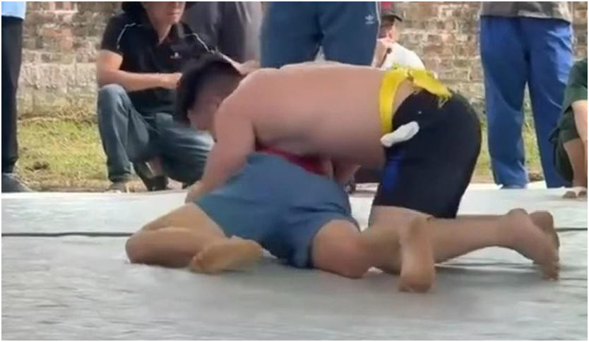 Công an vào cuộc vụ đô vật t:uv:ong tại hội làng ở Hà Nội: Thôi xong thật rồi