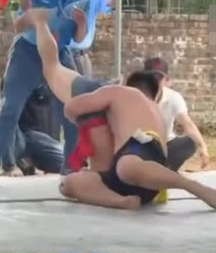 Đô vật bị g:ãy c:ổ t:ử v:ong trong hội làng: Đây chỉ là t:ai n:ạn xảy ra ngoài ý muốn, người qu:ật sẽ không phải chịu trách nhiệm pháp lý?