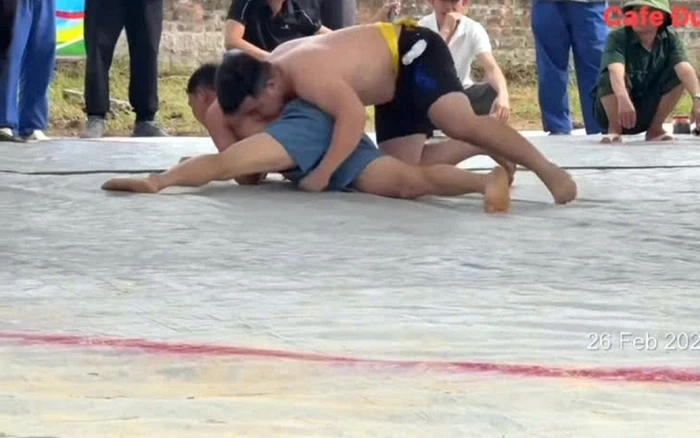 Thôi xong: Công an vào cuộc điều tra vụ đô vật 44 tuổi tử vong tại hội làng ở Hà Nội