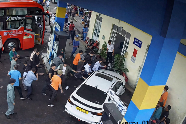 Vụ nam thanh niên lái ô tô lao vào nhóm người tại cây xăng ở Đà Lạt: Hé lộ lời khai ban đầu, nguồn cơn mâu thuẫn xuất phát từ chuyện nhỏ nhặt