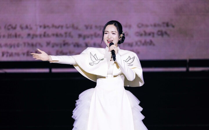 Duyên Quỳnh bị tố hát nhép tại lễ trao giải Làn Sóng Xanh 2025, nữ ca sĩ đích thân lên tiếng xin lỗi sau loạt tranh cãi