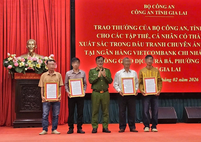 Vụ cướp ngân hàng tại Gia Lai: Khen thưởng 5 người dân giúp sức bắt cướp – số tiền thưởng khiến ai cũng ấm lòng