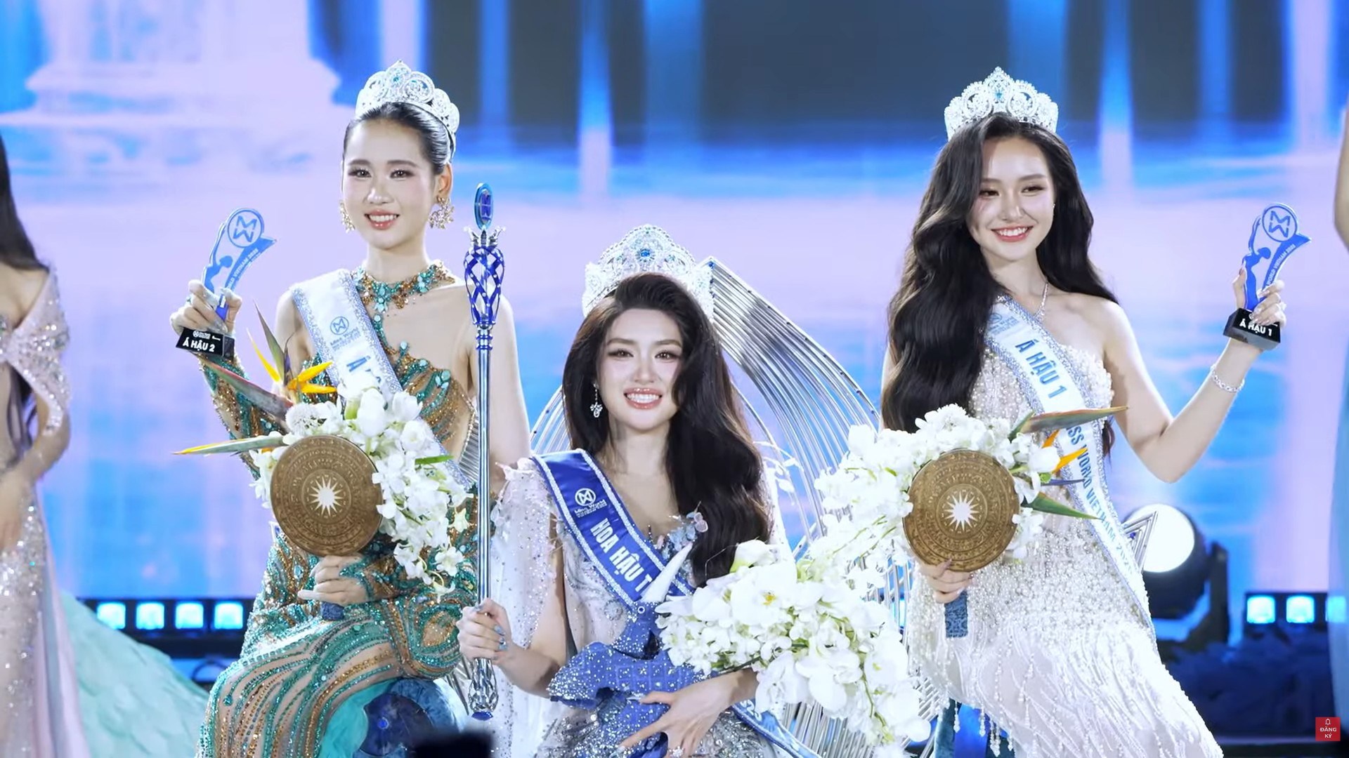 Tân Hoa hậu Phương Oanh vừa đăng quang đã hứng “bão gạch đá”: Bị nói “mua giải”, dân mạng gay gắt “Mua giải chắc rồi, người xứng đáng chỉ có Á hậu 1!”