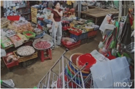 Rõ tình hình sức khỏe của chủ tiệm ngất xỉu sau khi nhìn điện thoại 2 người lạ: “Cơ quan chức năng vào cuộc xác minh”