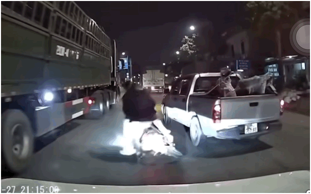 Chủ tài khoản Phương Ba Sáu là ai, danh tính ra sao: Có liên quan gì tới vụ tài xế bán tải chèn ép xe máy, rõ tất tần tật