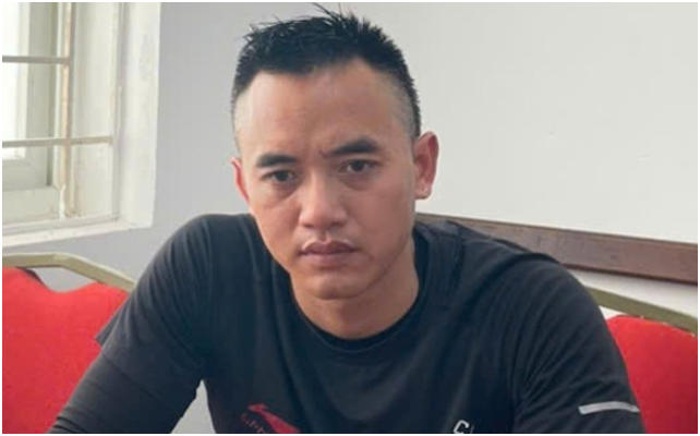 Đã rõ danh tính tài xế xe b:án tải ch:èn é:p xe máy ngã giữa đường: “Lớn tuổi rồi mà hành xử thiếu kiểm soát quá, đi xa luôn rồi”