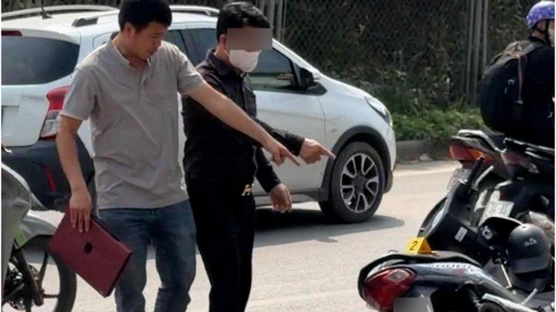 Đã rõ câu nói của người đi xe máy với nam tài xế xe bán tải vụ chèn ép: “Khiến cho anh ấy mất bình tĩnh, mới có hành động như thế”