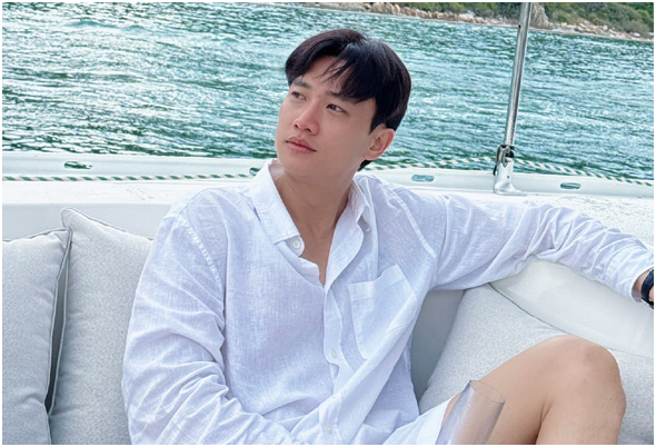 Rõ tất tần tật về nam diễn viên cầu hôn Ngọc Trinh: “Sự nghiệp lẫy lừng, chủ cửa hàng mì cay nổi tiếng, tiền nhiều ngang ngửa đại gia”