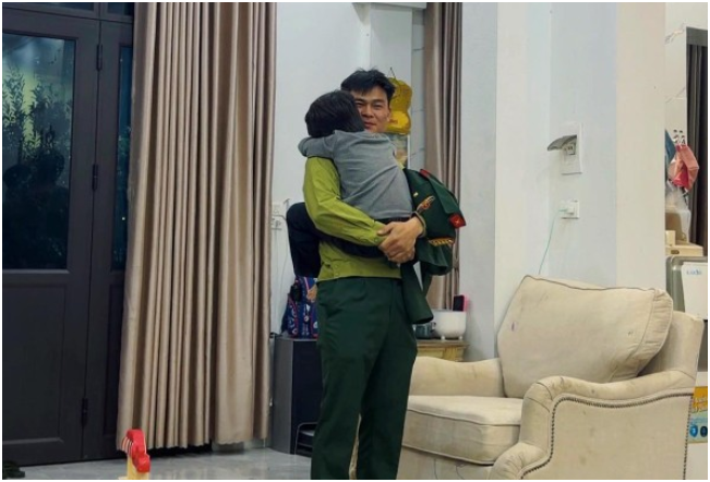 Bé Bo nhà Hòa Minzy nói thẳng về người bố Văn Cương: “Khiến NHM thích thú, còn nhỏ mà biết điều quá luôn đó”