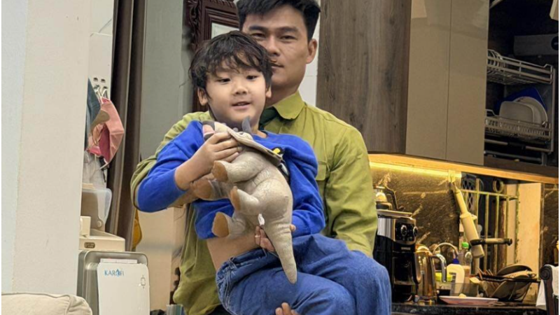 Rõ danh tính bé gái bị đồn đoán là con của Hòa Minzy và Văn Cương: “Chị làm hết bất ngờ này rồi đến bất ngờ khác”