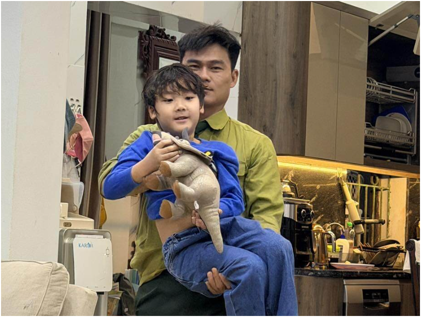 Rõ danh tính bé gái bị đồn đoán là con của Hòa Minzy và Văn Cương: “Chị làm hết bất ngờ này rồi đến bất ngờ khác”