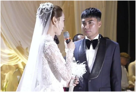 Rõ thái độ của Đức Huy khi MC Huyền Trang gọi mình bằng anh: “Hạnh phúc vô bờ bến rồi”