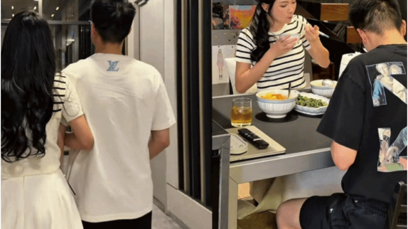 Rõ thái độ lạnh nhạt của doanh nhân Đức Phạm với Á hậu Vũ Thúy Quỳnh: “Thấy mà thương cho chị quá”