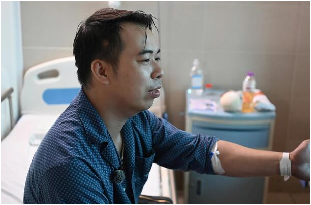 Rõ danh tính người ph::á mái tôn cứu cười trong nhà 7 tầng b::ố:c ch:áy: Hóa ra là anh chàng rể, không ngờ thật luôn