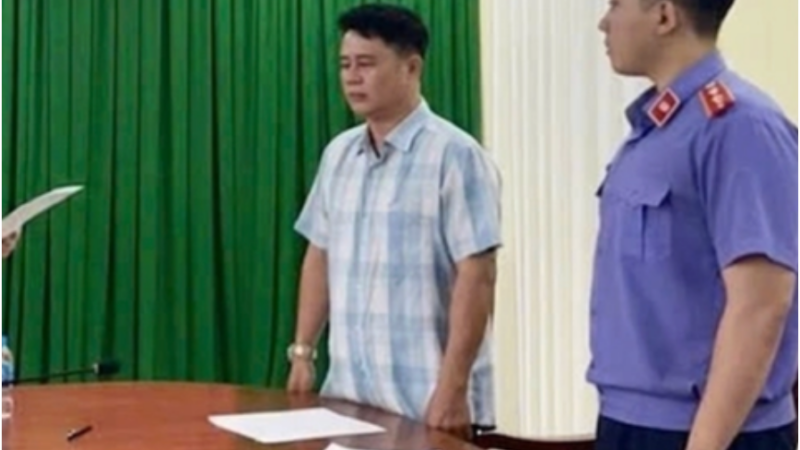 Tất tần tật về vụ nữ sinh t:uvo*g và 2 cựu cán bộ công an ở Vĩnh Long bị b::ắt: “Có những tình tiết khá bất ngờ”