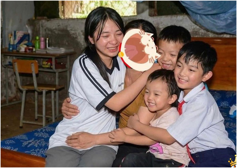 Sau khi người dân quyên góp được hơn 3 tỷ cho bé gái nuôi 3 em nhỏ, bằng một phép màu thần kỳ gì đó mà mẹ các em đã về: Cảm động thật sự