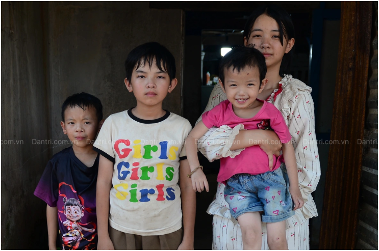 Rõ sự thật về việc mẹ trở về sau khi nhận được hơn 3 tỷ vụ bé gái 16 tuổi nuôi 3 em nhỏ: “Hóa ra không như chúng ta nghĩ”