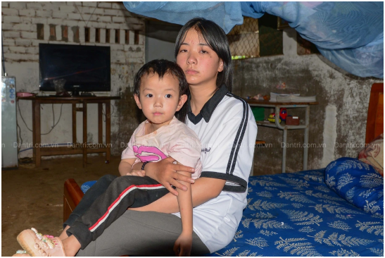 Bé gái 16 tuổi làm 150k/ngày nuôi 3 em ở Lâm Đồng: “Con mong muốn được đi học lại”