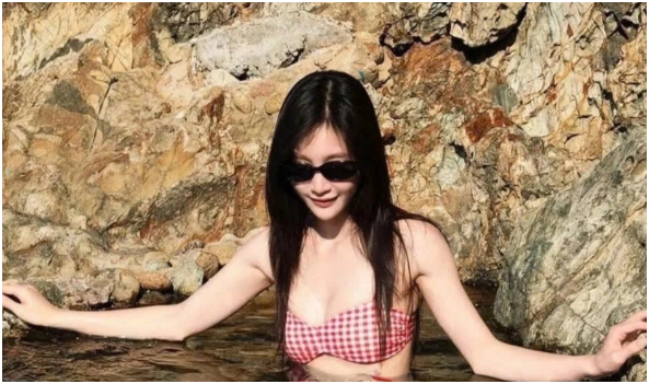 Juky San diện bikini, ngâm mình xuống “giếng thiêng” nghìn năm tuổi: Chính quyền địa phương chính thức vào cuộc!