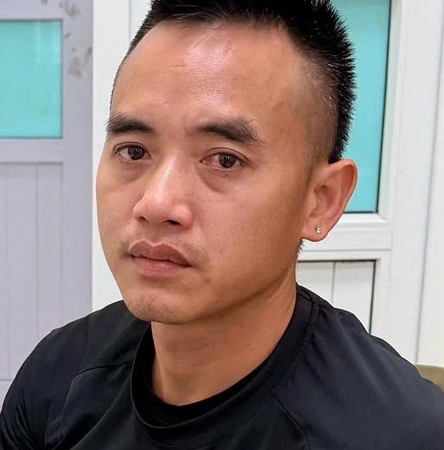 Xe bán tải chèn ngã cả gia đình đi xe máy ở Hà Nội: Lộ dấu hiệu tội phạm, tài xế có thể đối mặt những khung xử lý nào? Nghe thôi đã thấy không hề nhẹ!