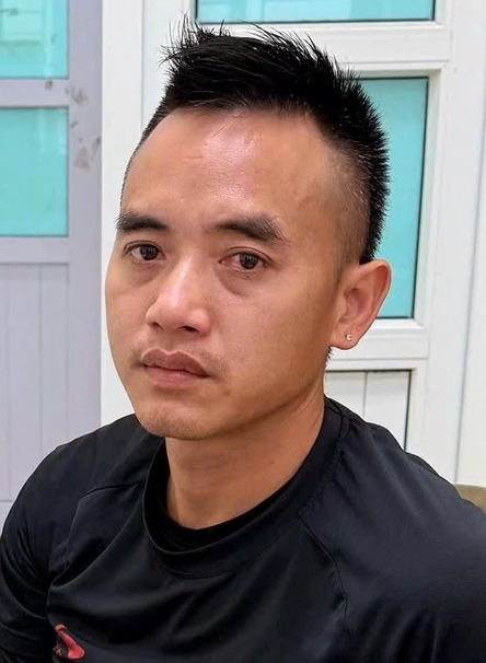 Xe bán tải chèn ngã cả gia đình đi xe máy ở Hà Nội: Lộ dấu hiệu tội phạm, tài xế có thể đối mặt những khung xử lý nào? Nghe thôi đã thấy không hề nhẹ!