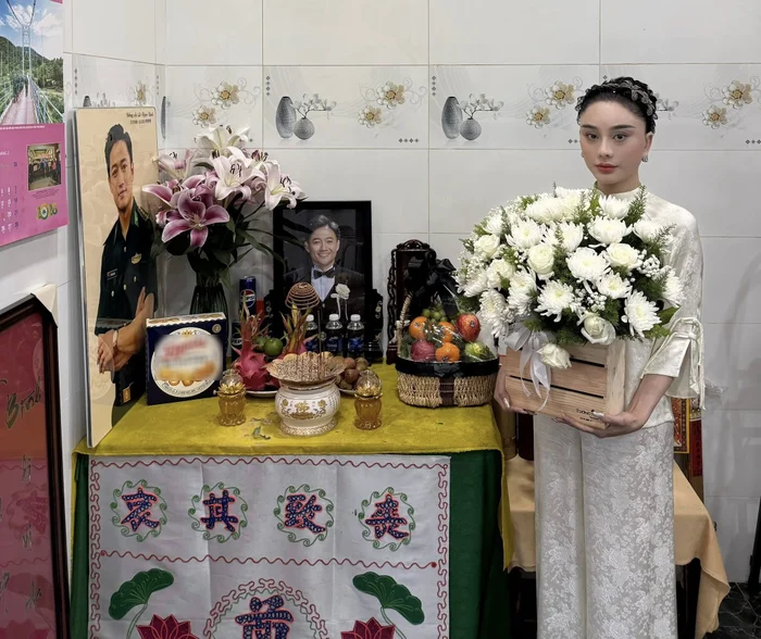 Lâm Khánh Chi đến nhà thắp hương cho Quý Bình sau khi vợ bị bắt: Nhắn vỏn vẹn 7 chữ mà khiến ai nghe xong cũng nghẹn lòng!