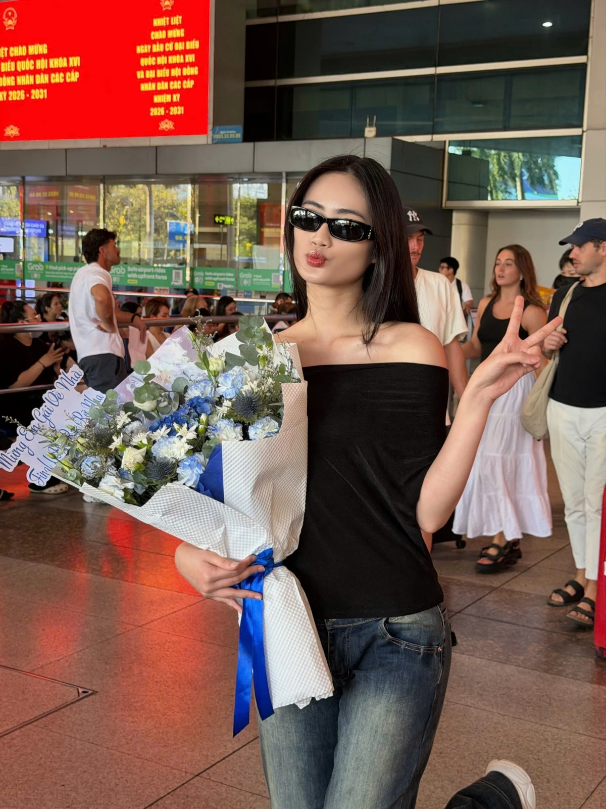 Hoa hậu Ý Nhi vừa về Việt Nam, úp mở chuyện hệ trọng liên quan hạnh phúc: Liệu có phải chuẩn bị kết hôn?