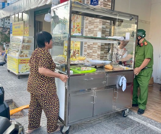 Bánh mì “không bảng hiệu” ở TP.HCM: Hàng chục người nhập viện sau khi ăn, chủ quán đối mặt đề nghị mức án phạt nặng!