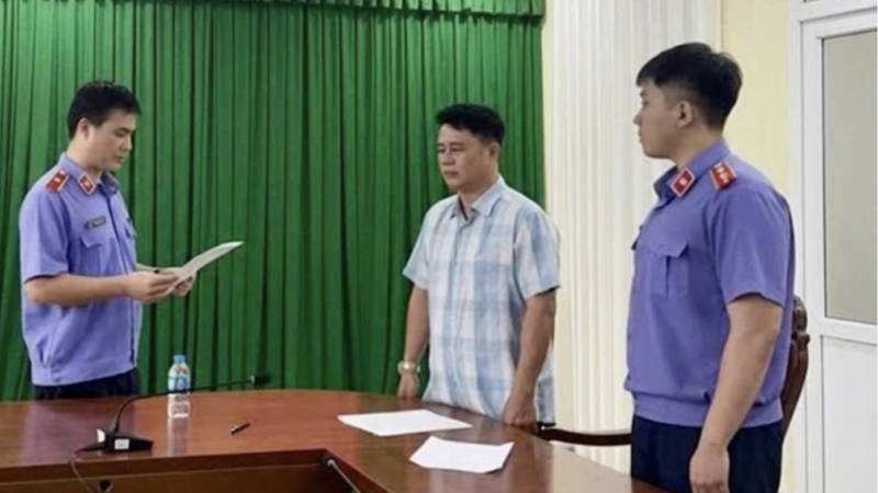 Vụ nữ sinh tử vong ở Vĩnh Long: Bạn đọc đồng loạt đề nghị làm rõ mối liên hệ giữa 2 cựu công an với tài xế!